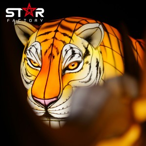 Personalizza la lanterna del capodanno cinese mostra la lanterna tigre impermeabile