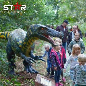 Park Jurajski Duży, naturalnej wielkości animatroniczny robot-dinozaur