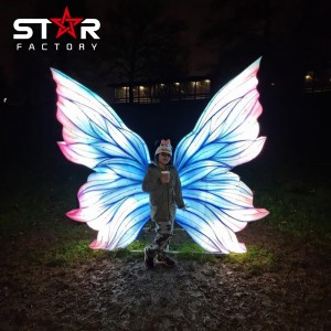 Umetna razsvetljava z metulji za razstavo luči na prostem