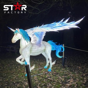 Daqs tal-Ħajja Flying Horse Led Lantern Dekorazzjoni tal-Festival ta 'barra