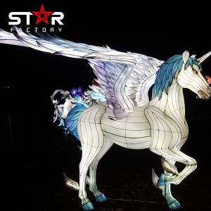 גודל טבעי סוס מעופף Led פנס קישוט פסטיבל חיצוני