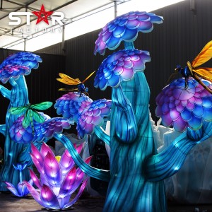 Chinese lantaarns tonen Nieuwjaar decoratie buiten zijden lantaarn