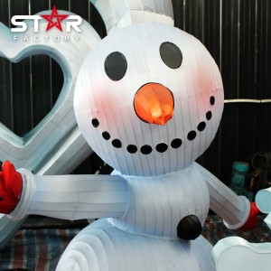 Festival di Natale all'aperto Grande lanterna di seta cinese Lanterna di cartone animato con pupazzo di neve