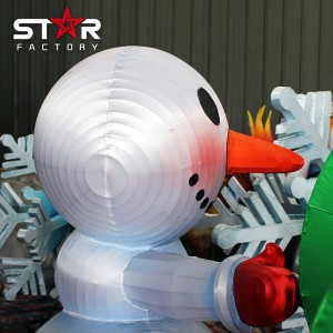 เทศกาลคริสต์มาสกลางแจ้งโคมไฟผ้าไหมจีนขนาดใหญ่ Snowman โคมไฟการ์ตูน