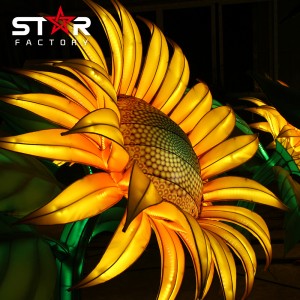 Кинески фенери покажуваат новогодишна декорација на отворено свилено сончоглед фенер