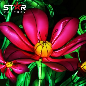 Spectacle de festival de lanternes de fleurs en tissu de soie chinois à LED