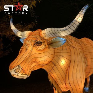 Lanterna de seda chinesa tradicional simulación de farol animal de vaca realista