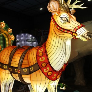 Lanterna di l'animali di u cervu di grandezza naturale Lanterna cinese Decorazione di Natale