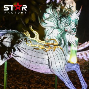 Buitelug dekoratiewe stoflanterns Tradisionele Chinese dierelantern