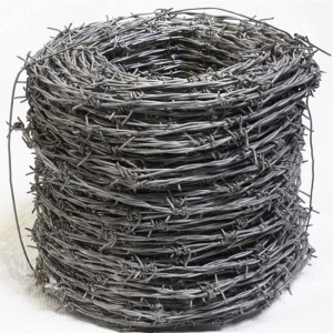 China 300 metros de precio de alambre de púas galvanizado en caliente por rollo