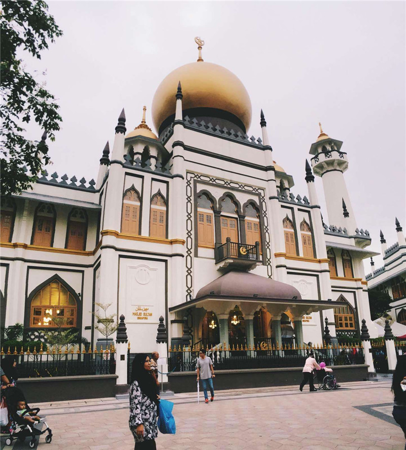 Street paving outside Sultan Hui Church in Singapore (1)