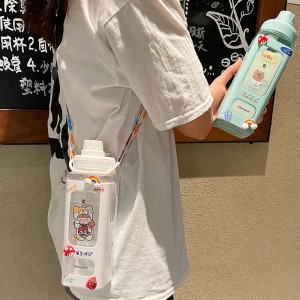 Garrafa de água Kawaii com adesivo 3D 700ml/900ml garrafa de leite de viagem de plástico portátil bonita garrafa de água