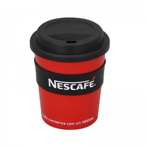 Taza de café de viaje de plástico personalizada de 350 ml con funda de silicona
