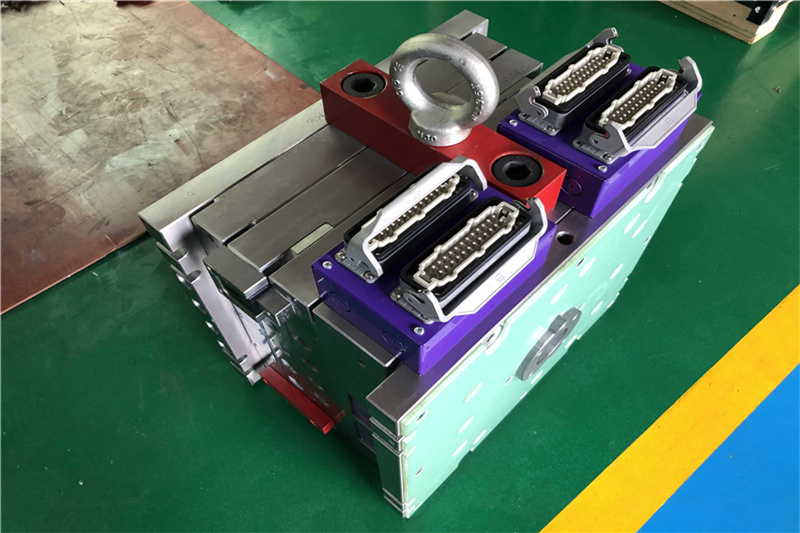 hot-runner-plastic-injection-mold-tooling