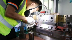 پلاسٹک انجیکشن مولڈز اور ڈائی کاسٹ مولڈز کے لیے چین میں مولڈ بنانے والا