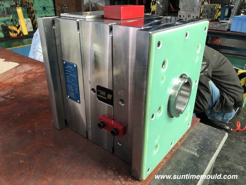 How to make the plastic injection molds with shorter mould making lead time?