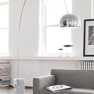 Arhioloģijas loka grīdas lampa 100 collu augstuma stāvlampa ar grīdas slēdzi un stabilu marmora pamatni. Unikāla izliekta dizaina stāvlampa, kas ir ideāli piemērota viesistabai, lasīšanai, guļamistabai, mājas birojam