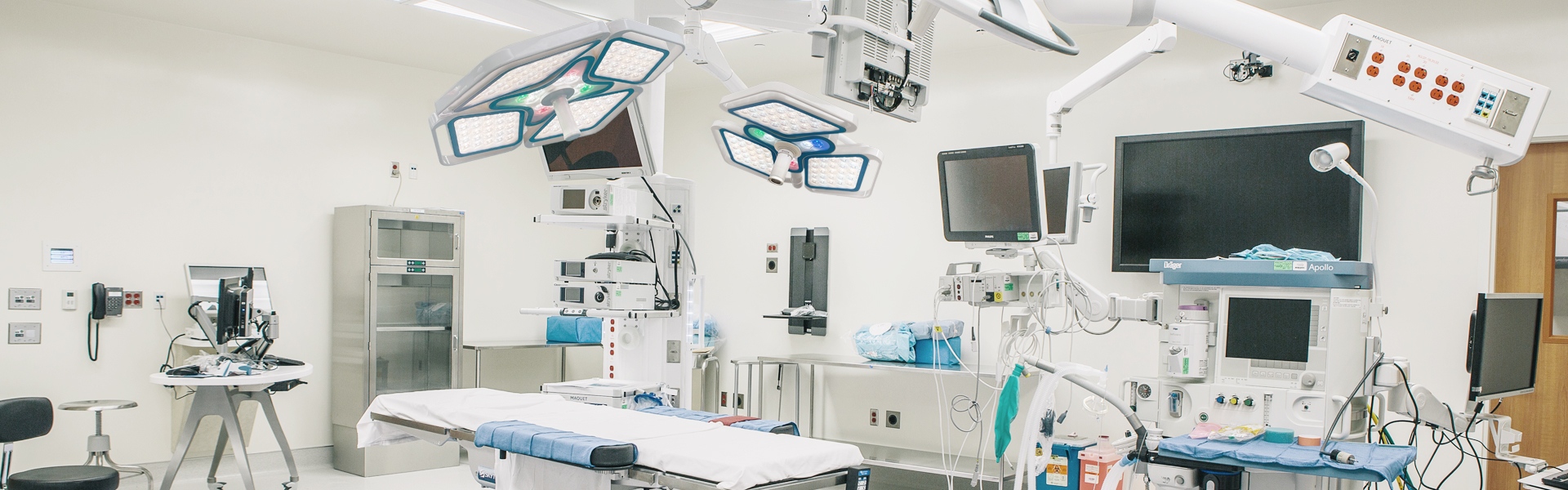 مصباح جراحي LED لغرفة العمليات قابل للتعديل برأس مزدوج مثبت على السقف من MICARE