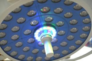 Хирургический потолочный светильник Операционный светильник Настольные светильники для осмотра в кинотеатре Лампа для клинического и больничного использования