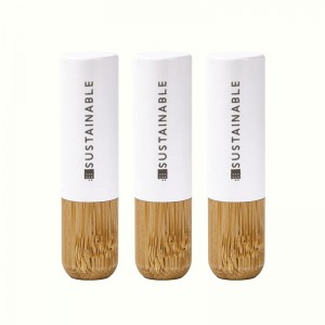 Bela in bambusova mešanica in ujemajoča tuba šminke