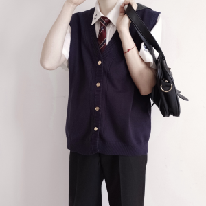 התאמה אישית של סוודר לתלבושת בית ספר
