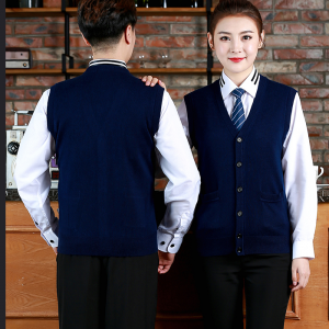 Konobarska uniforma, crni pulover s prslukom