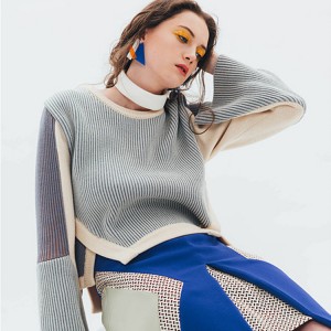 Fashionable Women scriptor Knitted Sweater