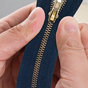 Produtos de tendencia Cor dourada 5 # Cremallera metálica de latón Cremalleras de cola aberta separadas para coser