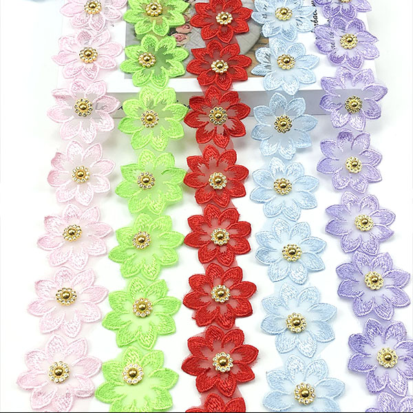 Фабрично бродирани директни шарки на цветя и химическа дантела