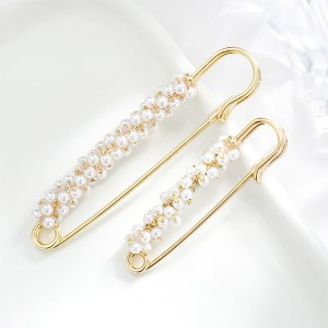 Faux Pearl Brooch Pins အမျိုးသမီးများအတွက် Elegant Pearl Cardigan Collar Brooch Clips