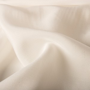 Tecido de imitación de seda de luxo lixeiro de 56 g para blusa no verán RS97001
