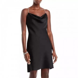 שמלת משי שחורה סקסית אלגנטית ללא גב
