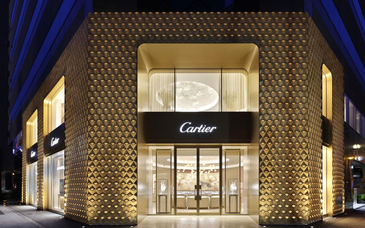 Mont Acrylic Cartier ak ekspozisyon bijou kanpe ansanm kreye pa Acrylic World ak Cartier se yon konsepsyon san parèy ki konbine teknoloji modèn ak liks tradisyonèl.