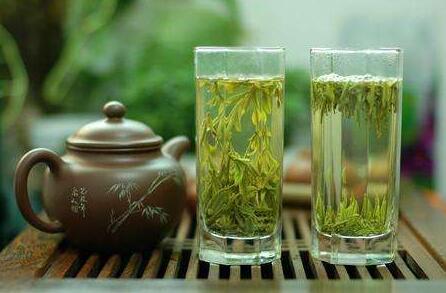 Proč je hotová polévka ze zeleného čaje zakalená?