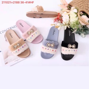 Pambabaeng Fur Slide Sandals