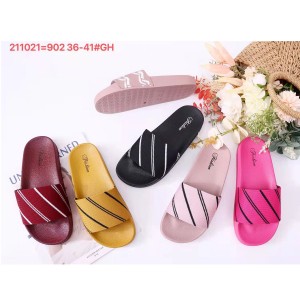 Sandale me rrëshqitje me printime për femra