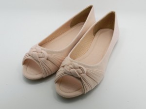 خواتین کے کھلے پیر کے فلیٹ جوتے جوتوں پر پھسل جاتے ہیں۔