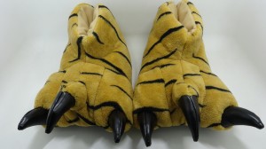 Kataw-anan nga Tsinelas Grizzly Bear Stuffed Animal Furry Claw Paw Slippers Kids & Adults Costume Footwear