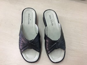 Sandale me rrëshqitje për femra