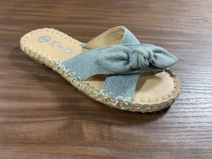 Mga Sandal sa Dagko nga Bata sa mga Batang Babaye Nag-slide Sa Sapatos