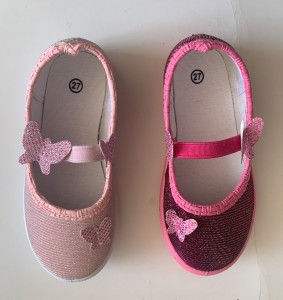 Хүүхдийн бяцхан охидын эрвээхэйтэй энгийн гутал