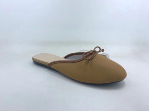 Këpucë të sheshta për femra Mules