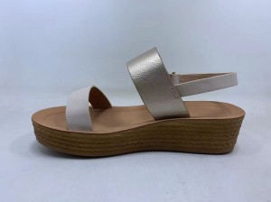 Moteriški sandalai su pleištais