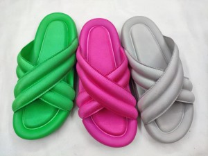 Aýal-gyzlaryň “Uly gyzlar” moda sandallary slaýd aýakgaplary