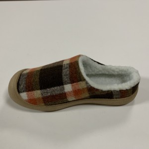 Li-slippers bakeng sa basali Selipa se Mofuthu holim'a Slippers Comfy Boa Fleece House Shoes bakeng sa Indoor Anti-Skid Sole