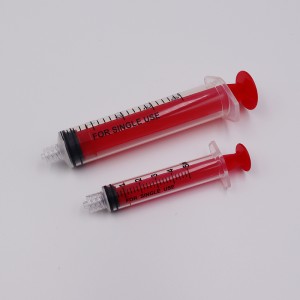 Medizinische sterile Einweg-Luer-Lock-Luer-Slip-Injektionsspritze aus Kunststoff mit Nadeln