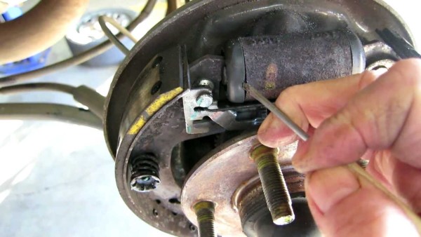 Three Symptoms of a faulty brake Wheel Cylinder