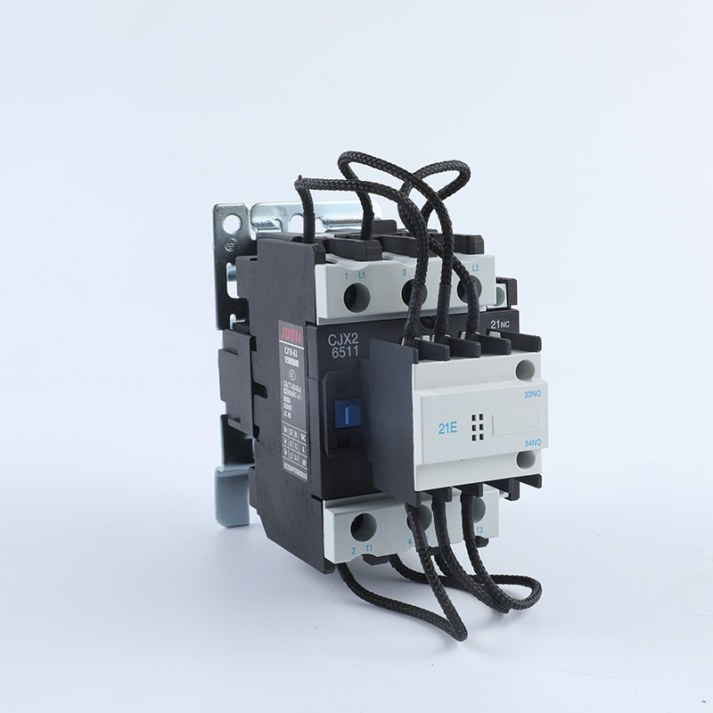 Hitachi Energy releases new EconiQ 420kV circuit breaker - Power Transformer News