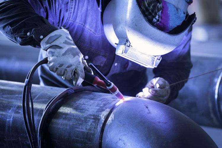 Process method for welding stainless steel sheet by manual argon tungsten arc welding
