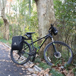 Çanta e biçikletës e papërshkueshme nga uji lehtëson hapësirën e madhe të ruajtjes së çantës së biçikletës